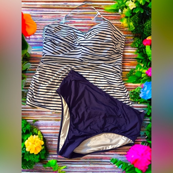 NWT  Women’s Plus Size 2 Piece Tankini With Bikini Bottom Swimsuit Size 20W - Picture 1 of 15